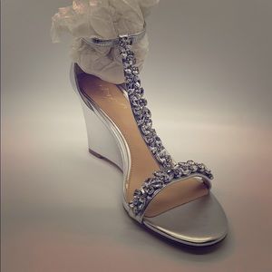 Jewel Badgley Mischka